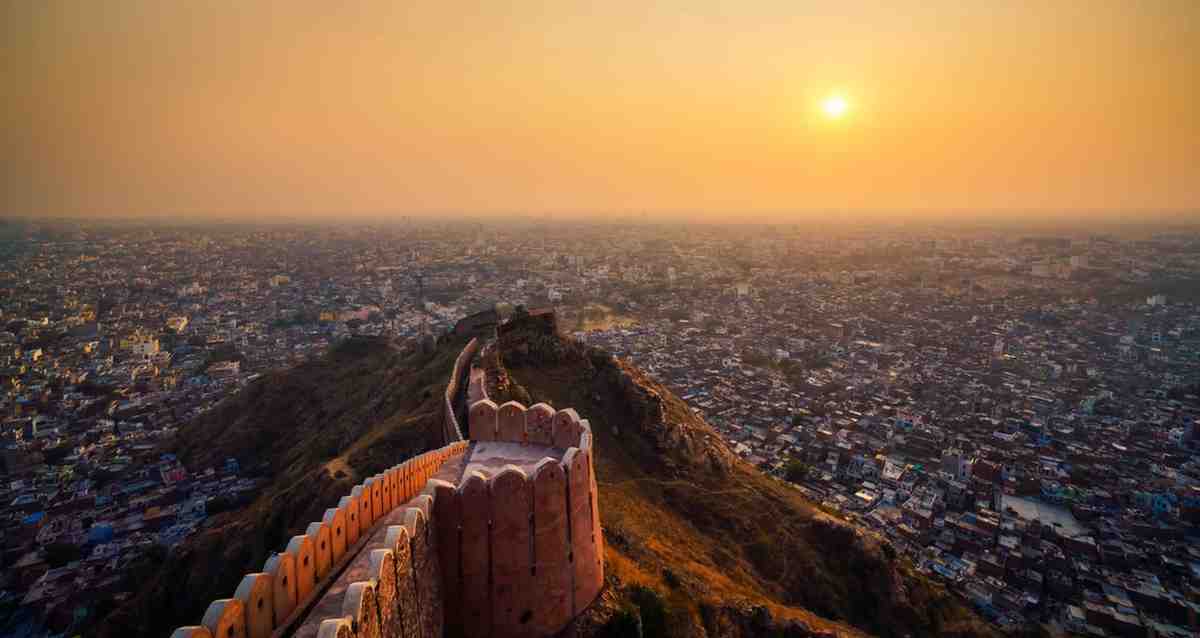 /images/destination/aerial-view-of-nahargarh-fort-at-sunset-jaipur-ci-2026-01-06-09-11-43-utc-(1).jpg