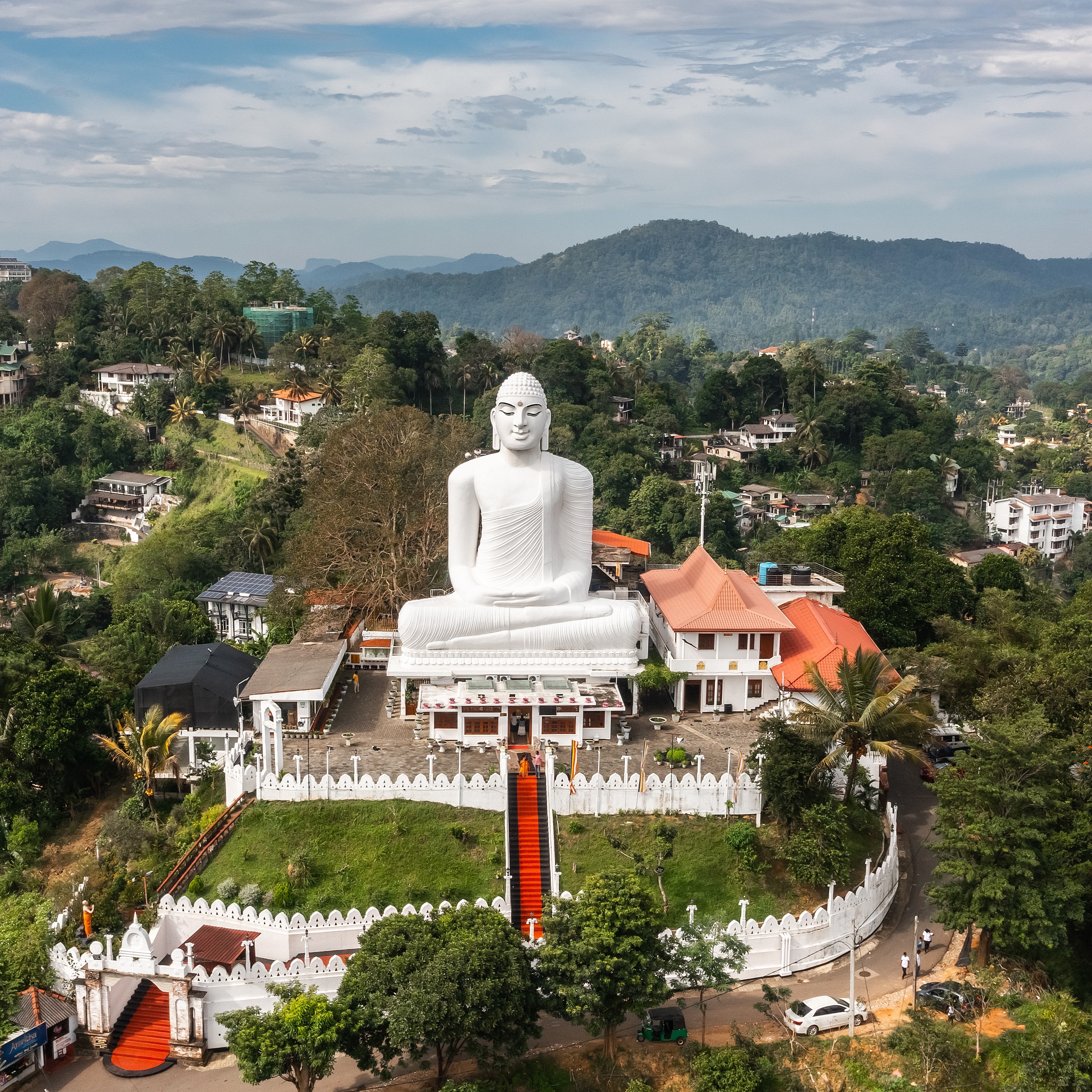 /images/destination/aerial-view-of-sri-maha-bodhi-temple-2026-01-07-06-12-50-utc.jpg