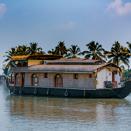 /images/destination/alleppey-houseboat_1.jpg