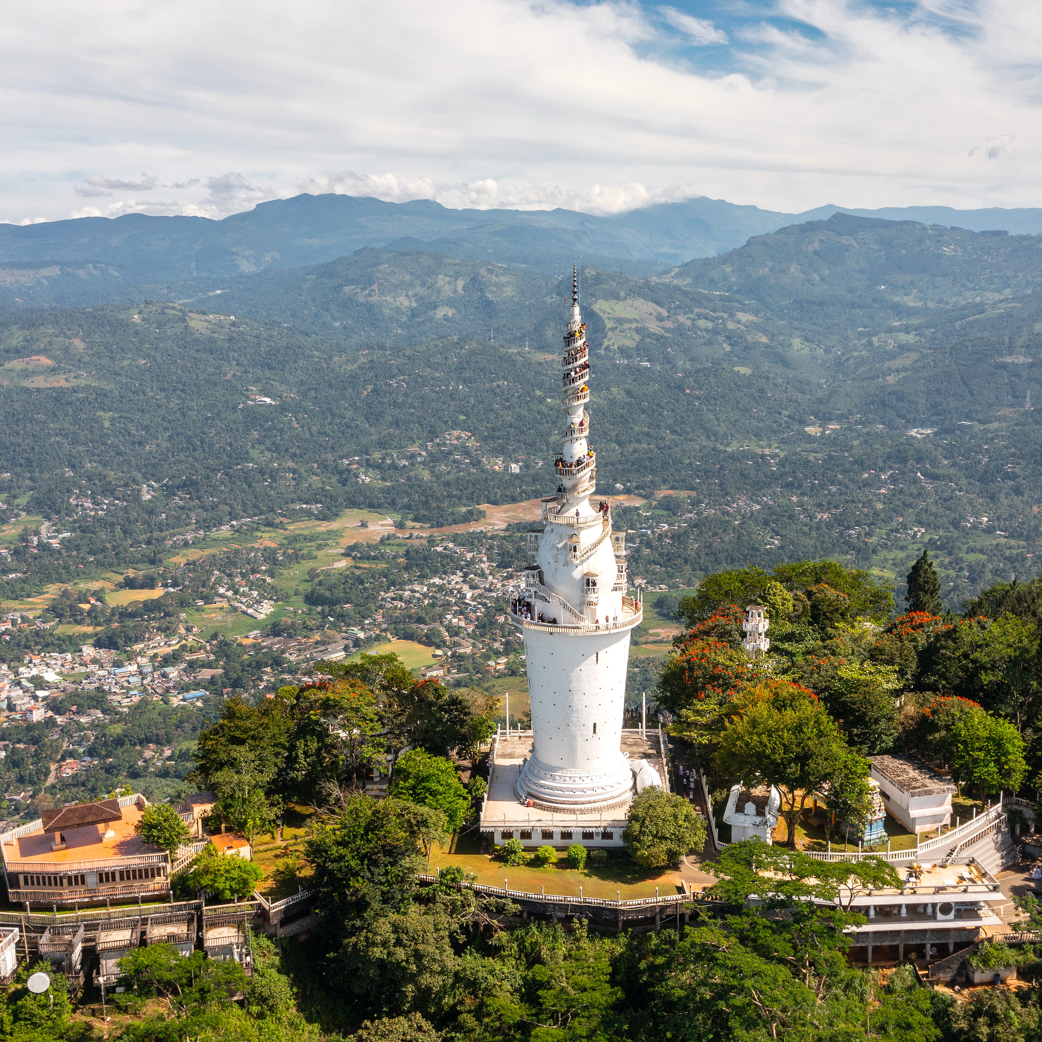 /images/destination/ambuluwawa-tower-in-sri-lanka-2026-03-17-20-12-42-utc.jpg