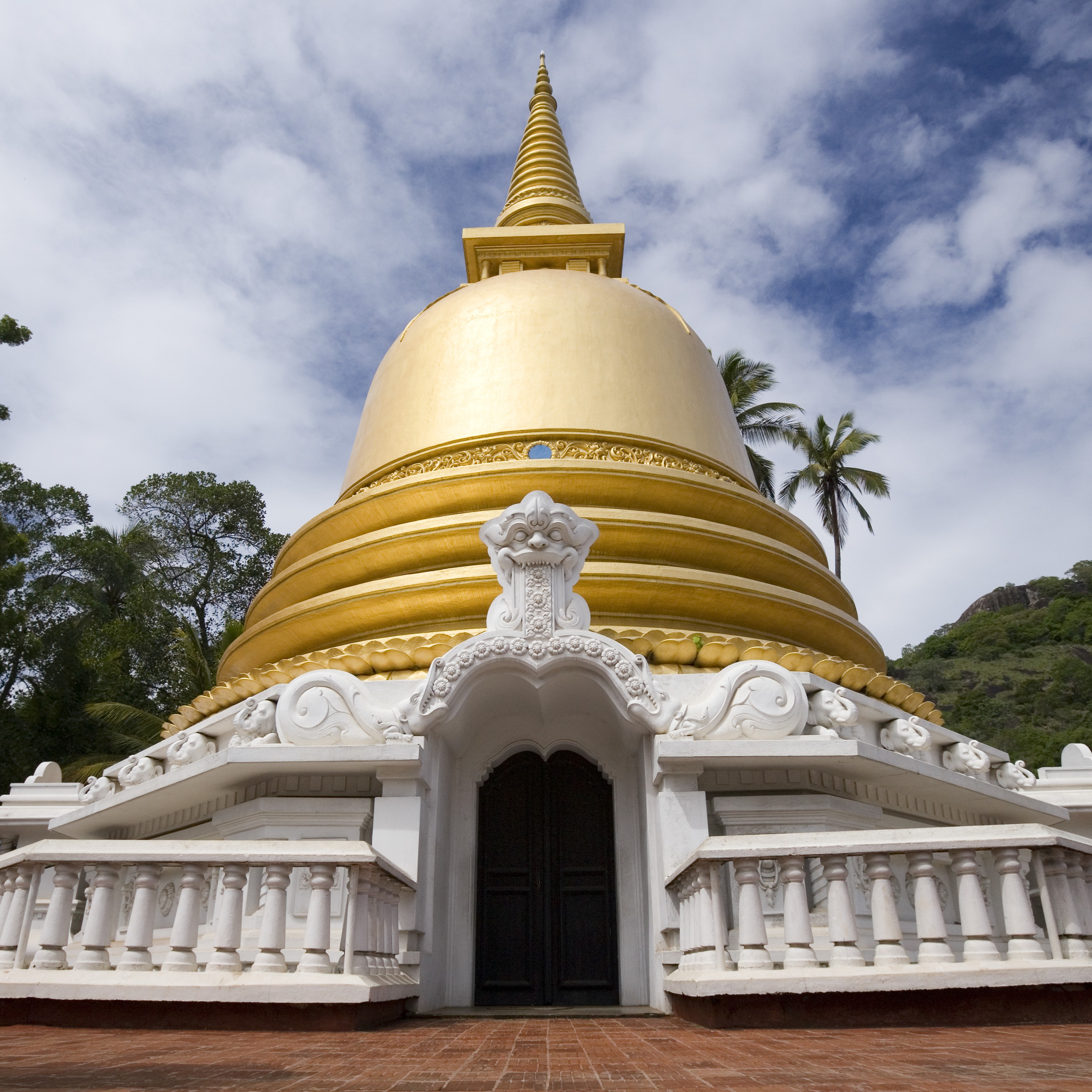 /images/destination/golden-stupa-at-the-dambulla-cave-temple-complex-n-2026-03-24-14-06-14-utc.jpg