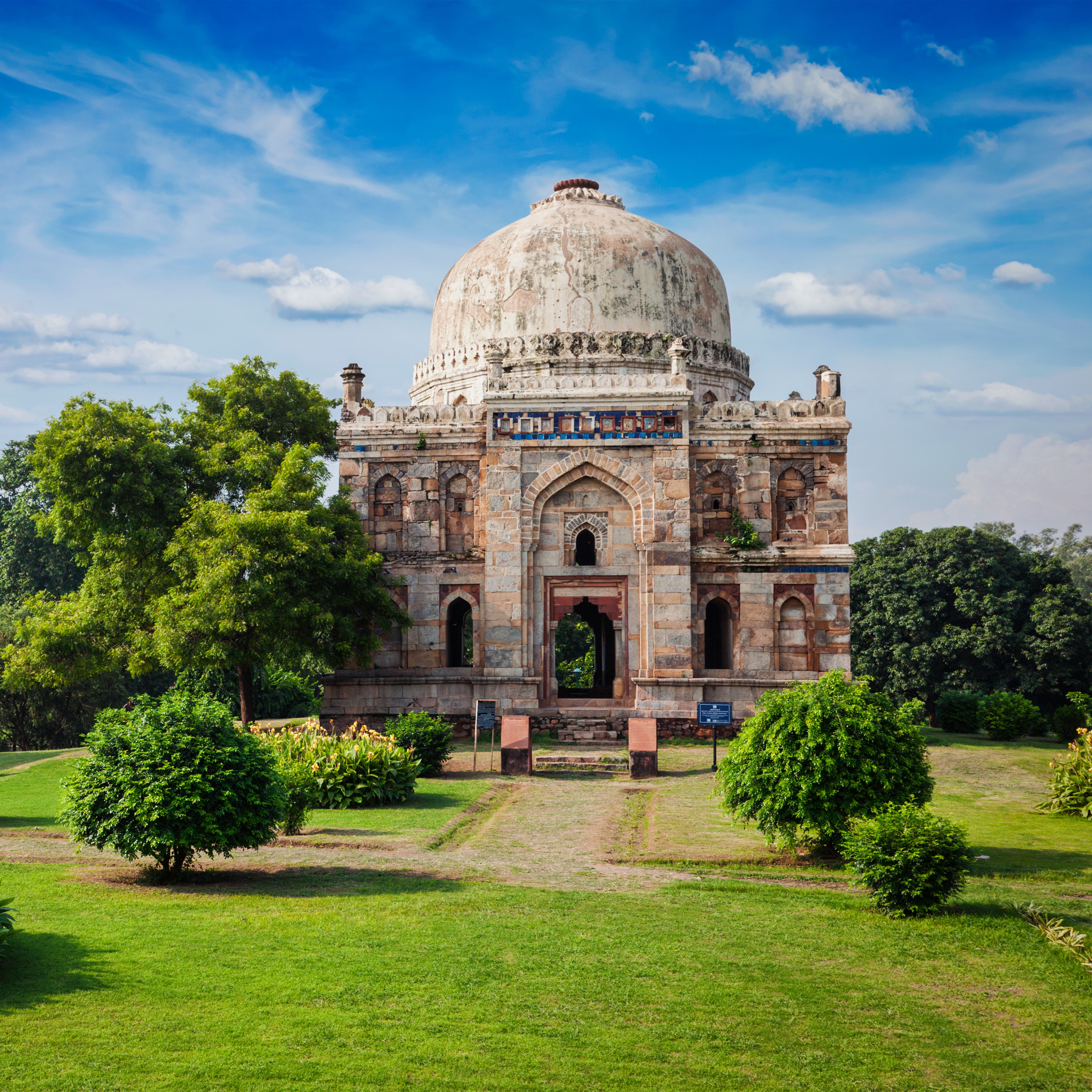 /images/destination/lodi-gardens-delhi-india.jpg