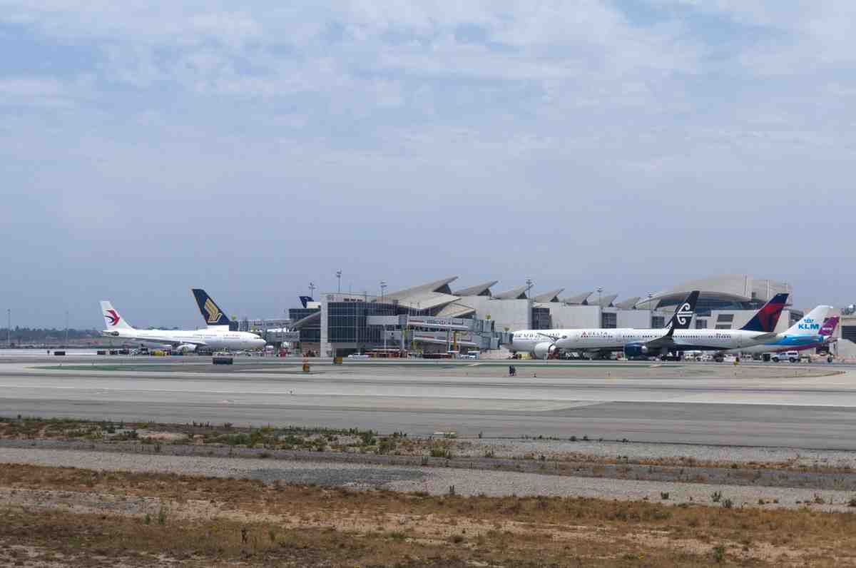 /images/destination/los-angeles-california-june-28-airplanes-in-lax-2026-01-11-10-22-00-utc-(1).jpg