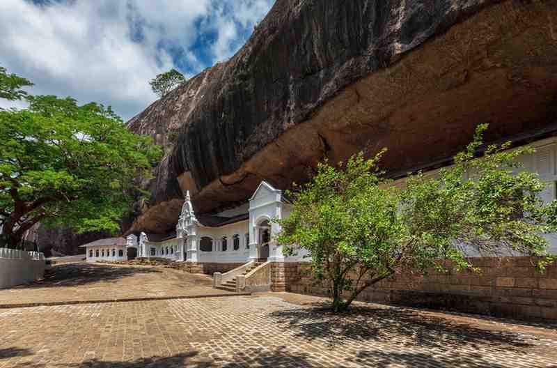 /images/destination/rock-temple-in-dambulla-sri-lanka-2026-01-05-05-28-59-utc-(1).jpg
