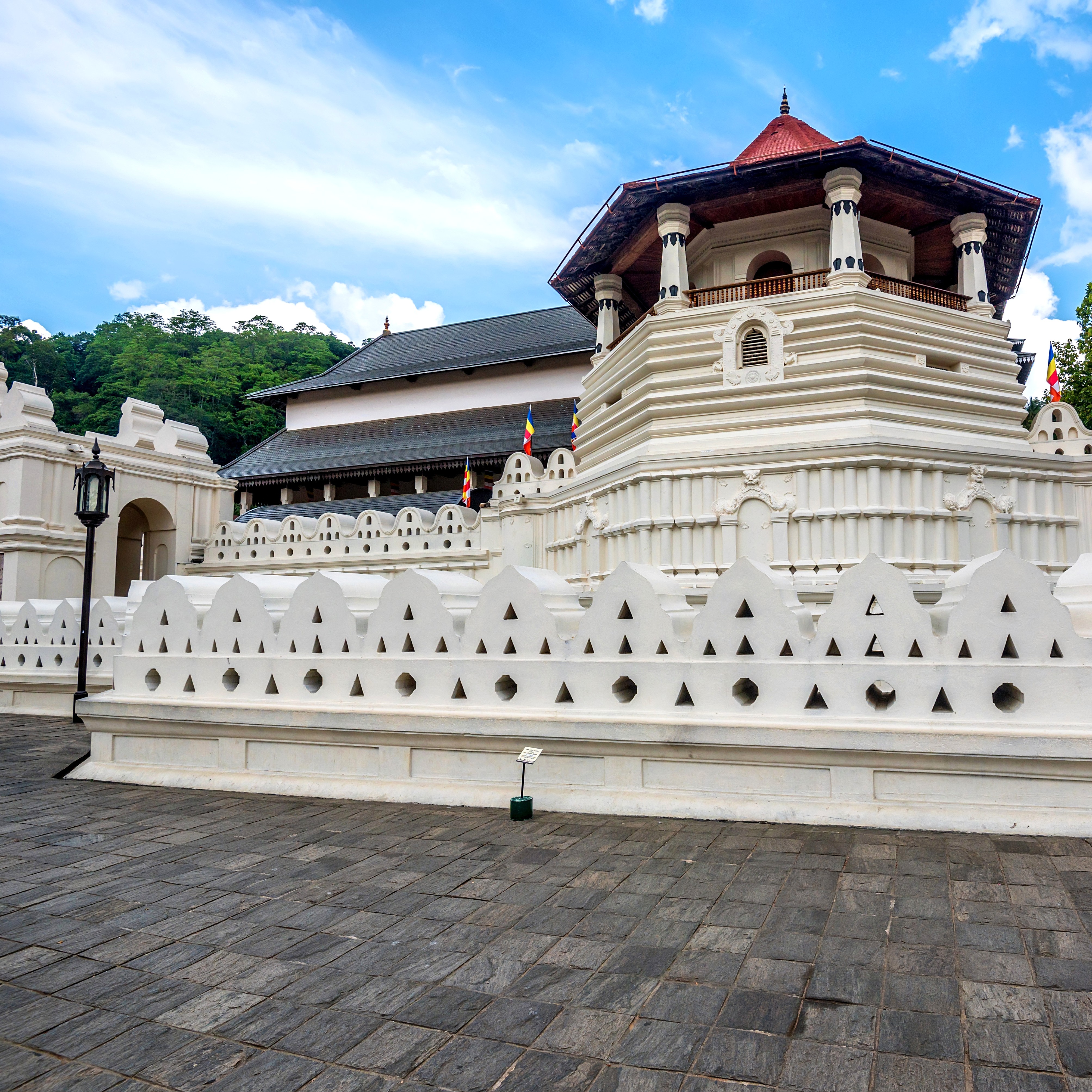 /images/destination/temple-of-the-sacred-tooth-relic-2026-01-05-05-29-33-utc.jpg