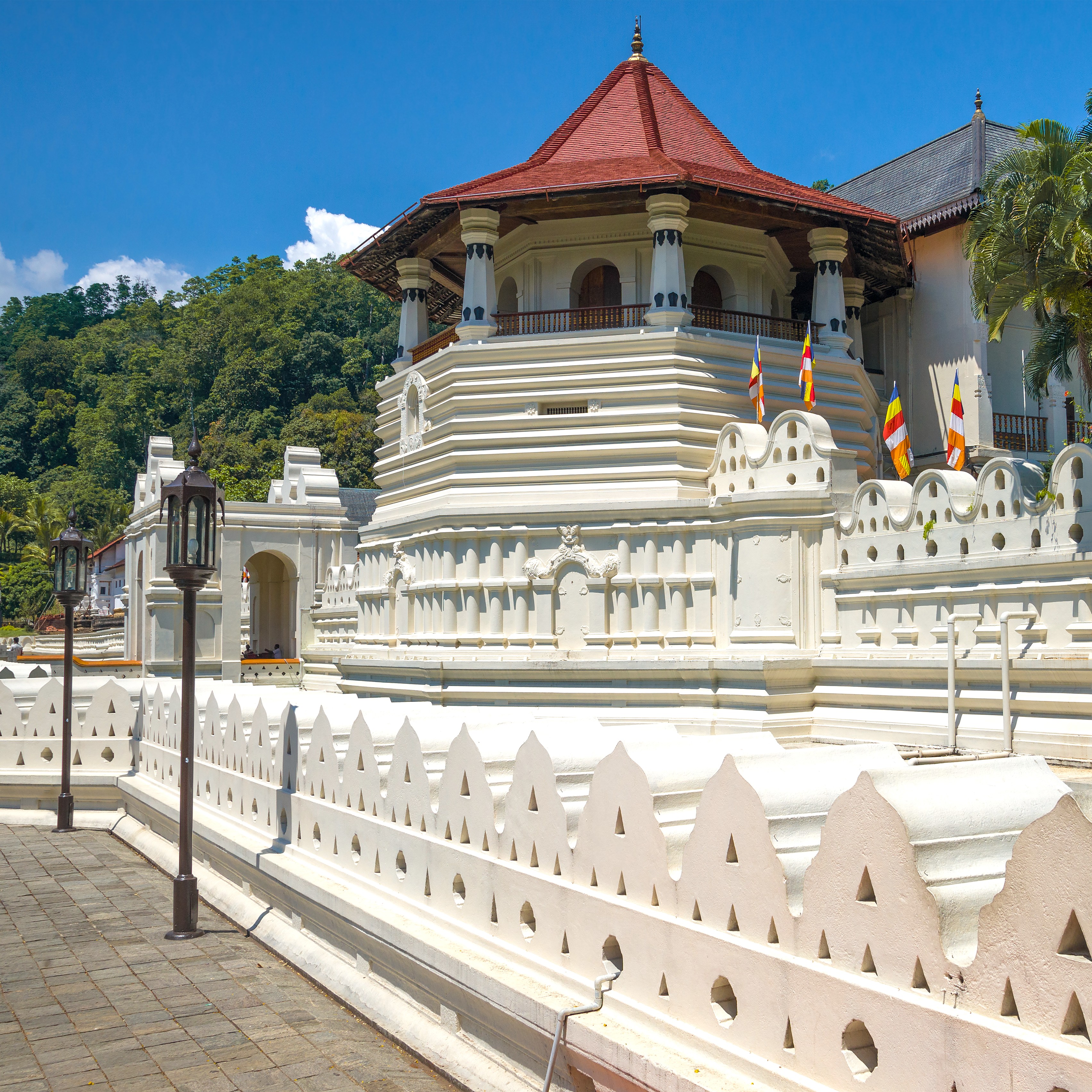 /images/destination/the-octagon-tower-is-the-repository-of-the-buddha-2026-03-25-22-53-52-utc.jpg