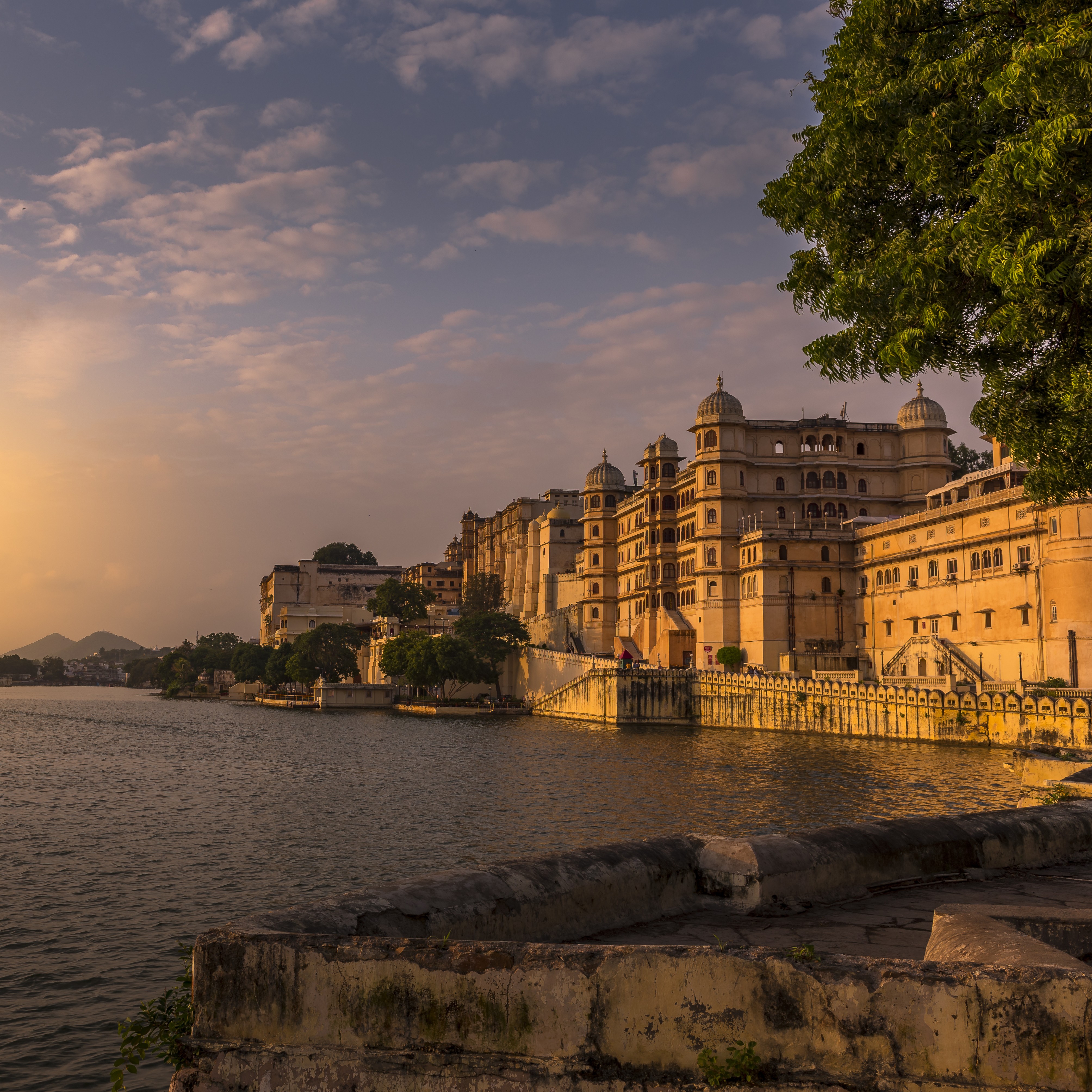 /images/destination/udaipur-city-palace-and-the-lake-pichola-at-sunset-2026-03-18-09-39-04-utc.jpg