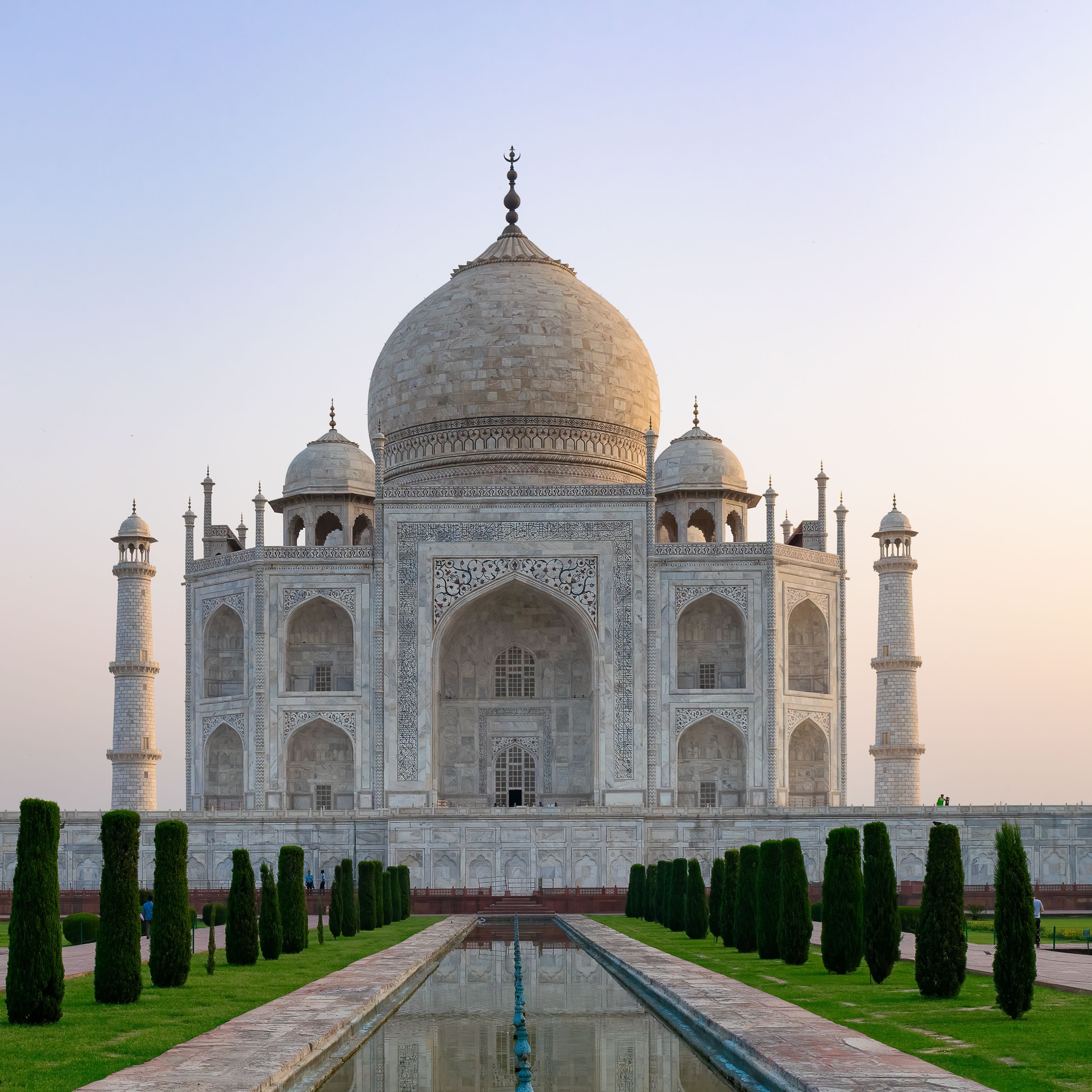 /images/destination/view-of-the-taj-mahal-in-agra-india.jpg