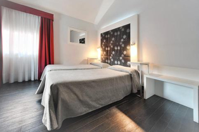 Hotel Aaron or Similar